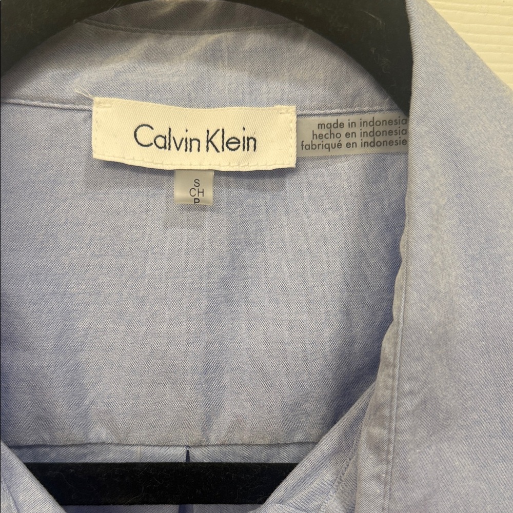 Calvin Klein Women's Light Blue Button Down Shirt 👍 like NEW 🦋 - Picture 2 of 6